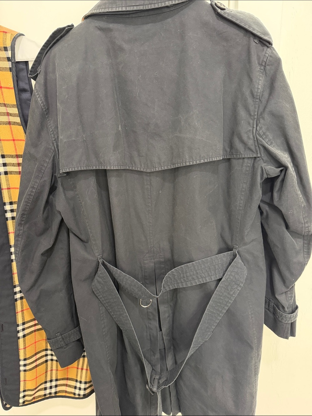 Burberry Black Trench Coat with Signature Beige Nova Check Lining - Picture 4 of 8